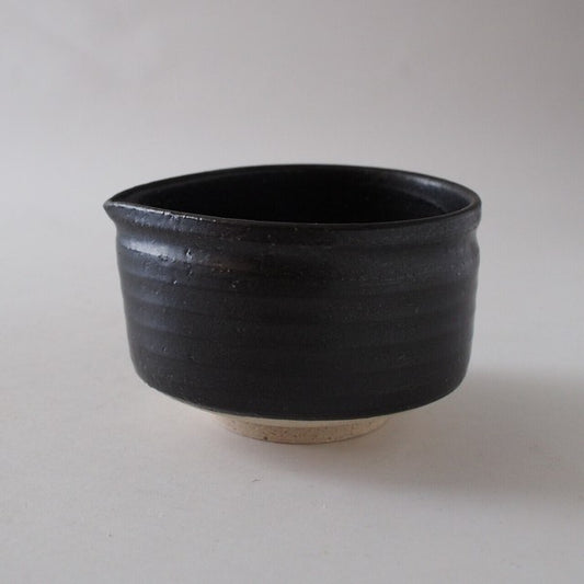 黒練　　片口抹茶碗　美濃焼（日本製）